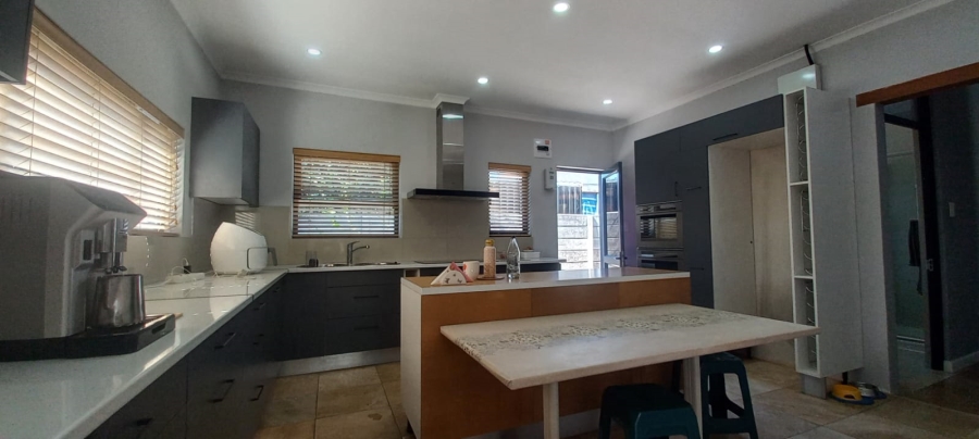 4 Bedroom Property for Sale in Wetton Western Cape